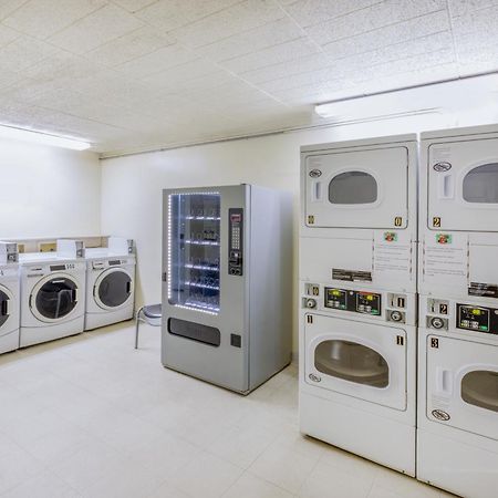 ホテル Super 8 By Wyndham ラレド エクステリア 写真